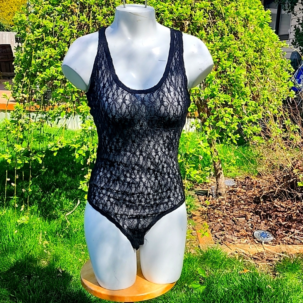SZ L Black lace racer tank body suit.